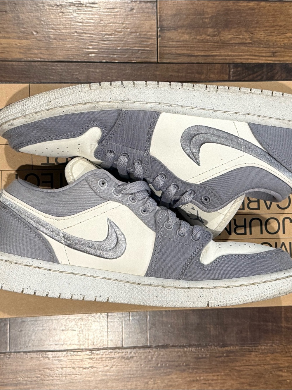 Air Jordan 1 Low SE - Picture 3 of 8